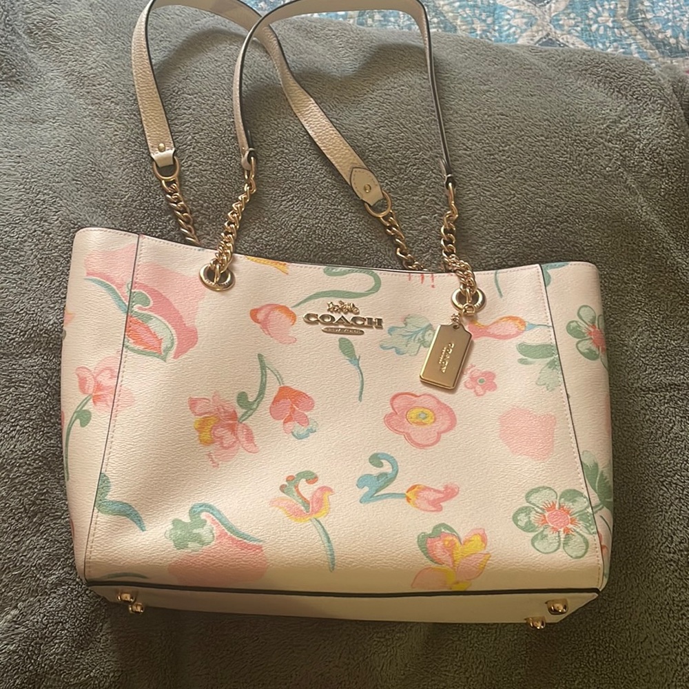 Coach, CAMMIE Chain Tote, Dreamy Land Floral Print Never Used NWT
